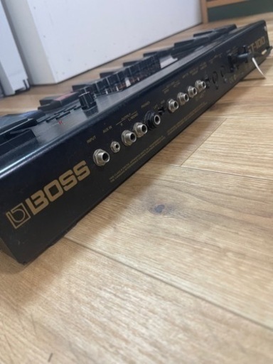 BOSS GT-100 ギターマルチエフェクター