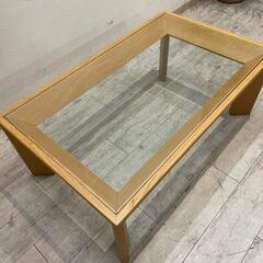 シンプルなフォルムが素敵なリビングテーブル♪オーク材