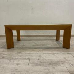 シンプルなフォルムが素敵なリビングテーブル♪オーク材