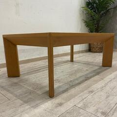 シンプルなフォルムが素敵なリビングテーブル♪オーク材