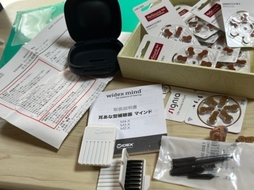 高級品 Widex ワイデックス 補聴器 M2-X 左耳用 付属品やケース付き 高級品 Widex ワイデックス 補聴器 M2-X 左耳用 付属品やケース付き