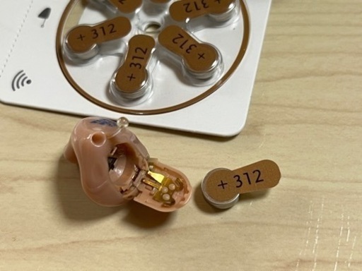 高級品 Widex ワイデックス 補聴器 M2-X 左耳用 付属品やケース付き