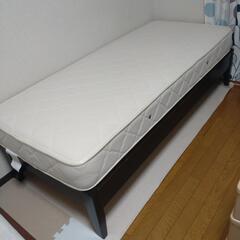 セミシングルベッド(シングルより少し幅狭)