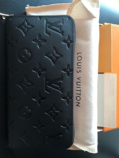 新品未使用の長財布です