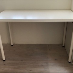 IKEAのテーブルとニトリの折りたたみ椅子
