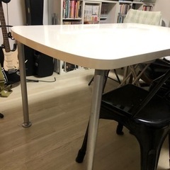 【無料】白色ダイニングテーブル&黒椅子２脚