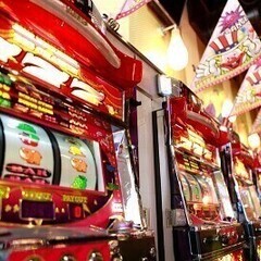 【20～30代スタッフ活躍中】パチンコ店のホールスタッフ◎正社員...