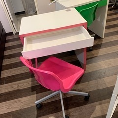 IKEA 子供用机　チェア　ピンク