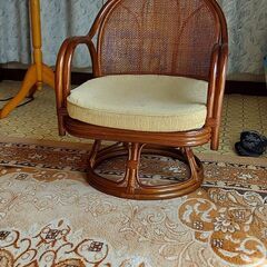 藤の回転式の椅子