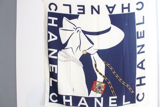 CHANEL　シャネル スカーフ　ココマーク　ロゴ　ブルー/ホワイト　シルク100％　大判　カレ　マドモアゼル　レディース