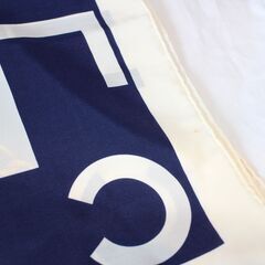CHANEL　シャネル スカーフ　ココマーク　ロゴ　ブルー/ホワイト　シルク100％　大判　カレ　マドモアゼル　レディース