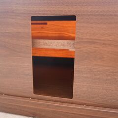 関家具発のブランドNIPPONAIRE(ニッポネア)のRAICHO(ライチョウ)ＴＶボードです。節入りウォールナット突板材のナチュラル感が魅力のローボードはカフェ風や北欧スタイルにおススメです♪CH312