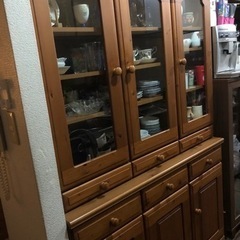 9月20日まで掲載！カントリー風食器棚　収納たっぷり　