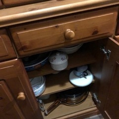 9月20日まで掲載！カントリー風食器棚　収納たっぷり　