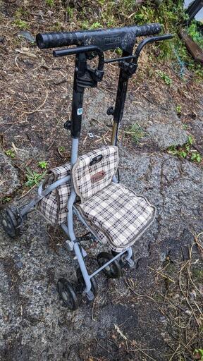 歩行補助車　　シルバーカー