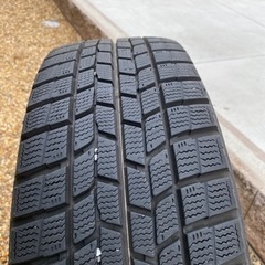 【美品】グッドイヤー　スタッドレスタイヤ＆ホイール４本セット（16㌅）