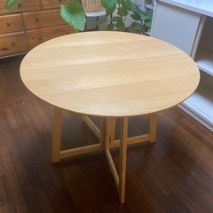 折り畳み 円形 天然木 テーブルの画像