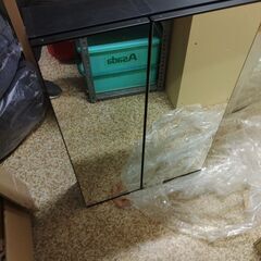 未使用中古洗面化粧台のミラーキャビネット三点セット一式です。
