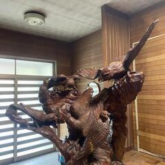 保存状態良好。鷹の一刀彫。掘り出し物です