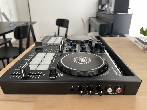 Reloop BUDDY 2デッキ DJコントローラー Reloop Buddy 2-channel DJ Controller | Sweetwater