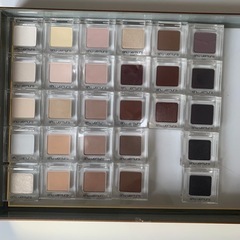 シュウウエムラ　アイシャドウ79個チーク27個　総額約￥290,000まとめ売り シュウウエムラ アイシャドウ79個チーク27個 総額約￥290,000まとめ