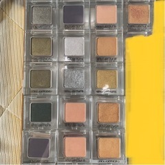シュウウエムラ　アイシャドウ79個チーク27個　総額約￥290,000まとめ売り シュウウエムラアイシャドウ79個チーク27個総額約￥290,000まとめ売り
