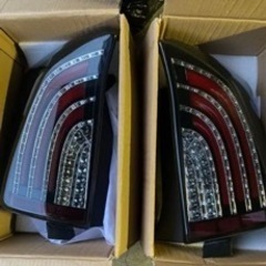 30プリウス テールランプ