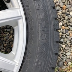 スタッドレスタイヤ　175/60R16