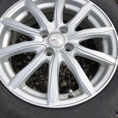 スタッドレスタイヤ　175/60R16