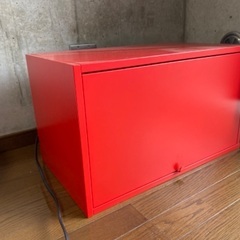 赤い収納箱
