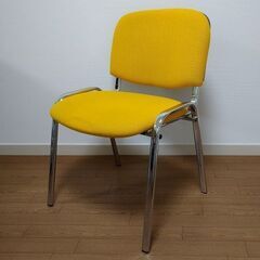 黄色い椅子