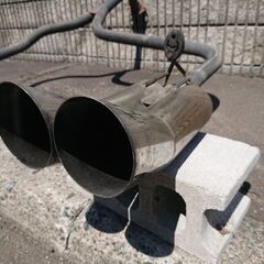 【お話し中】ハイラックスサーフ　ＫＺＮ130Ｗ　4本跳ね上げ斜め出しマフラー