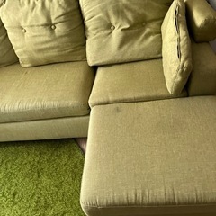 ３人掛けソファー足置き付き