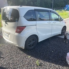 ホンダ フリード 後部モニター二台付 車検有り