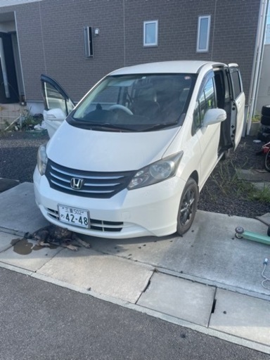 ホンダ フリード 後部モニター二台付 車検有り