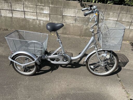 お買い物などに　おとな用三輪自転車　武田産業ナチュラルフロー　シルバー　屋内保管