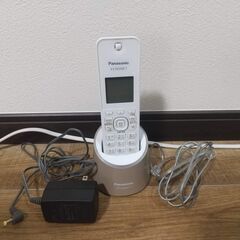 PANASONIC　コードレス電話機（充電台付親機および子機1台...