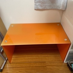 机　テーブル　オレンジ　ガラス製