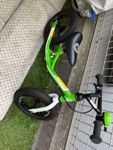 キックバイク　ヨッシー　12インチ