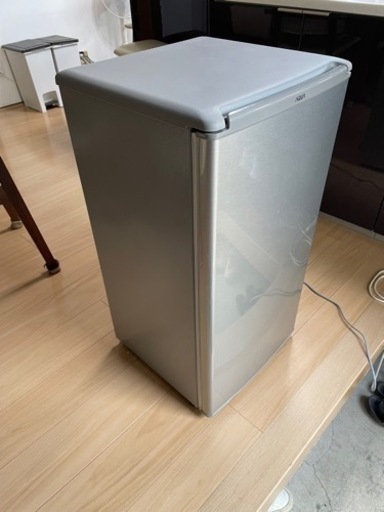 冷蔵庫(AQUA AQR-8G(S))ほとんど新品　配送料込み