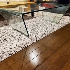 BO CONCEPT 曲げガラスのサイドテーブル極美品　千葉県市原/近隣ならお届け◯