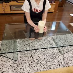 BO CONCEPT 曲げガラスのサイドテーブル極美品　千葉県市原/近隣ならお届け◯