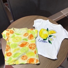 レモン柄のTシャツです。　右95cm・左100cm
