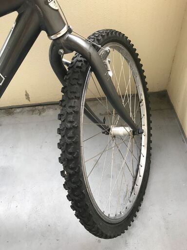 GIANT マウンテンバイク 黒アルミフレーム モデルATX840 24段切り替え