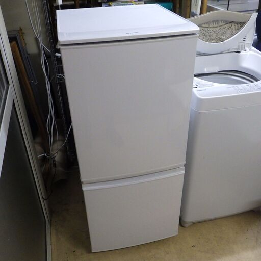 格安！店舗受け渡し可能 2015年製　シャープ SHARP SJ-D14A-W [冷蔵庫 （137L・つけかえどっちもドア） 2ドア ホワイト系]　安心の一カ月動作保証♪
