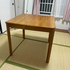 木製ダイニングテーブル78(横)×78(縦)×68（高）