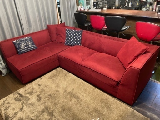 ニトリ購入。赤いソファー