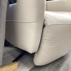 電動ﾘｸﾗｲﾆﾝｸﾞﾁｪｱのご紹介（トレファク寝屋川）