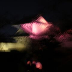 世界遺産姫路城,三の丸広場にてピンクのスカイランタンが揚がります