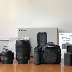 【美品・値下げ】EOS 80D レンズキット＋単焦点レンズ＋予備...